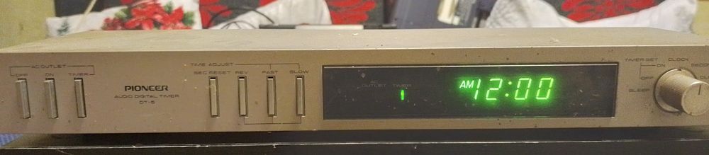 Cyfrowy zegar Pioneer