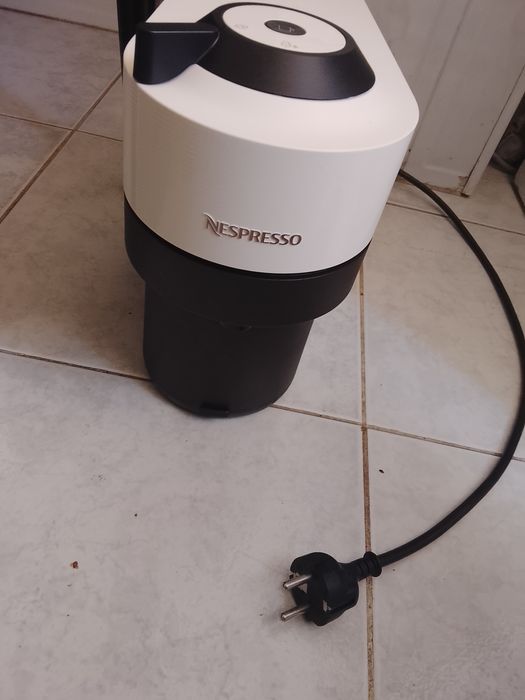 Máquina de café em bom estado usado  4x