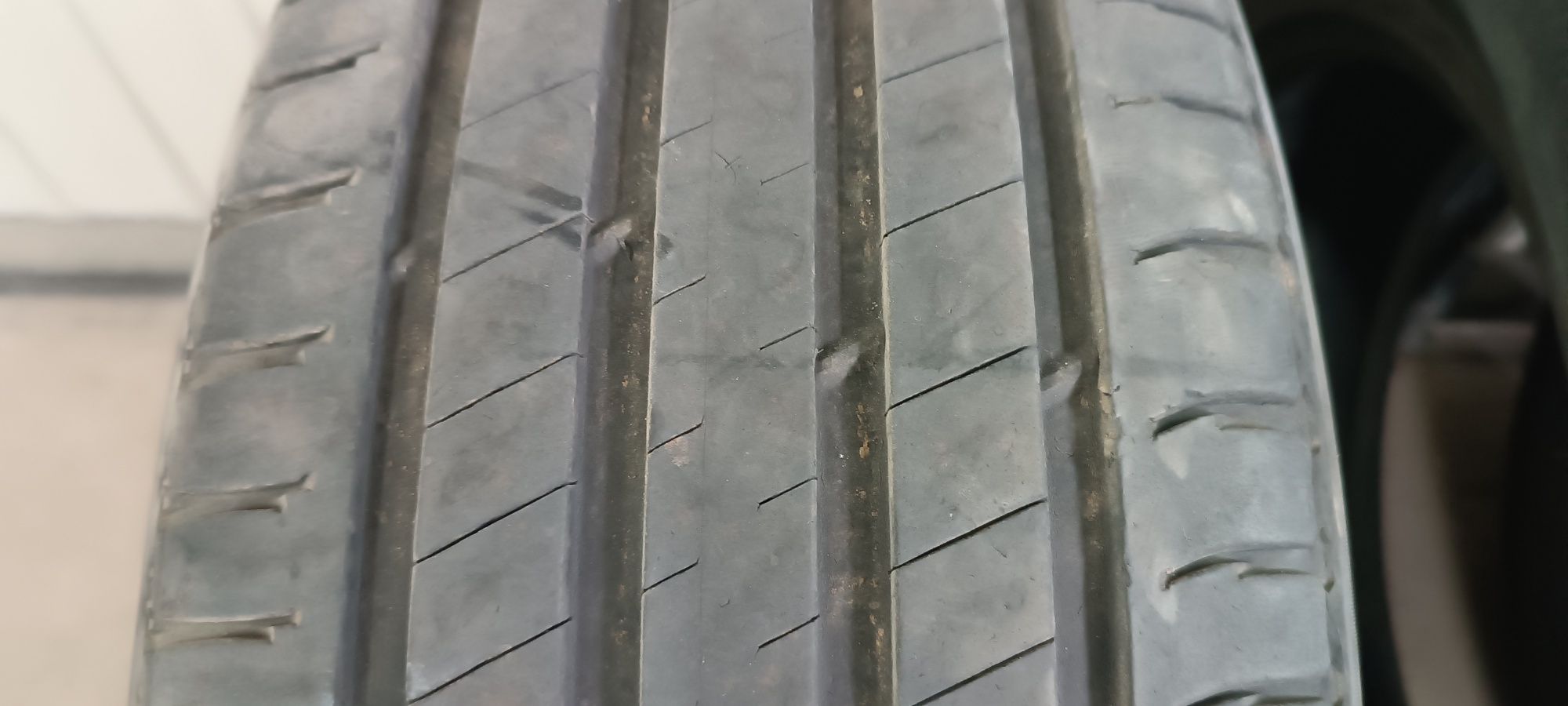 Шини Michelin  Hankook 235/60 R17  102v