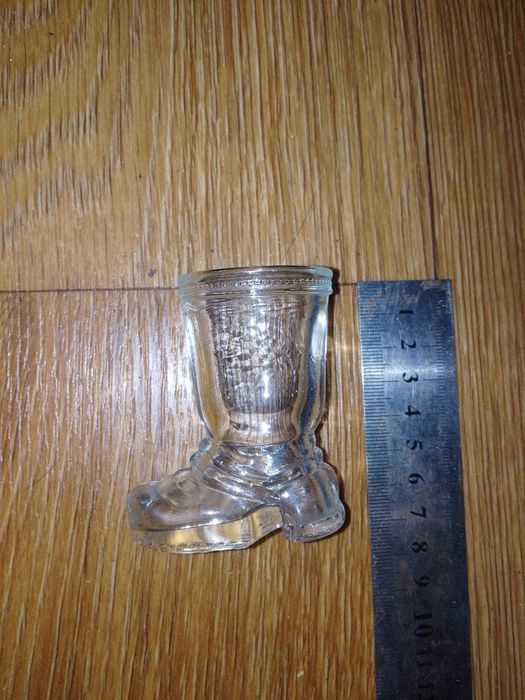 Стеклянный сапожок.