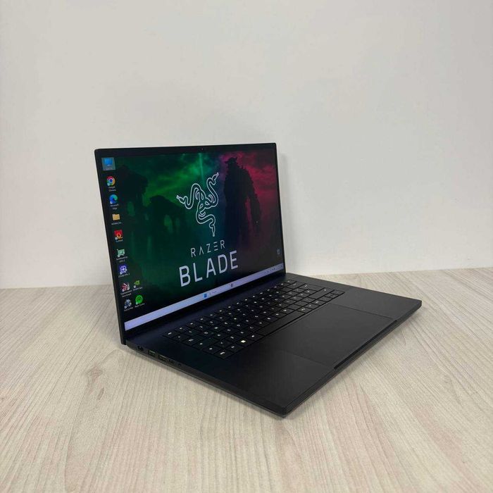 Razer Blade 16 4K miniLED 120Hz i9-13950HX 32GB SSD 2TB RTX 4090