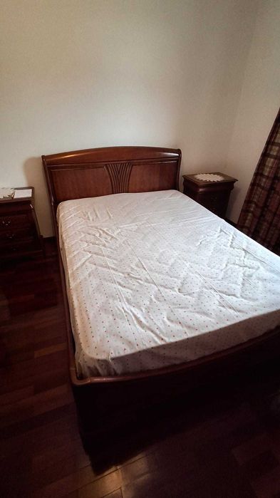 Quarto completo em madeira maciça