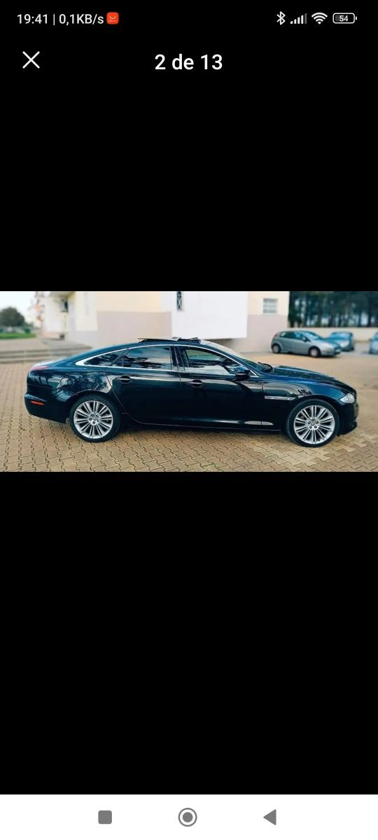 Jaguar XJ de cor preta