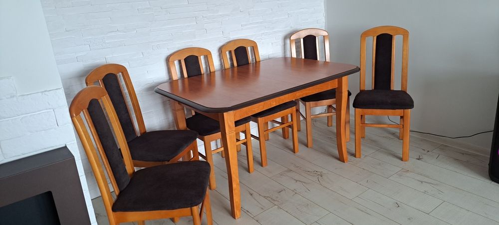 Stół i sześć krzeseł