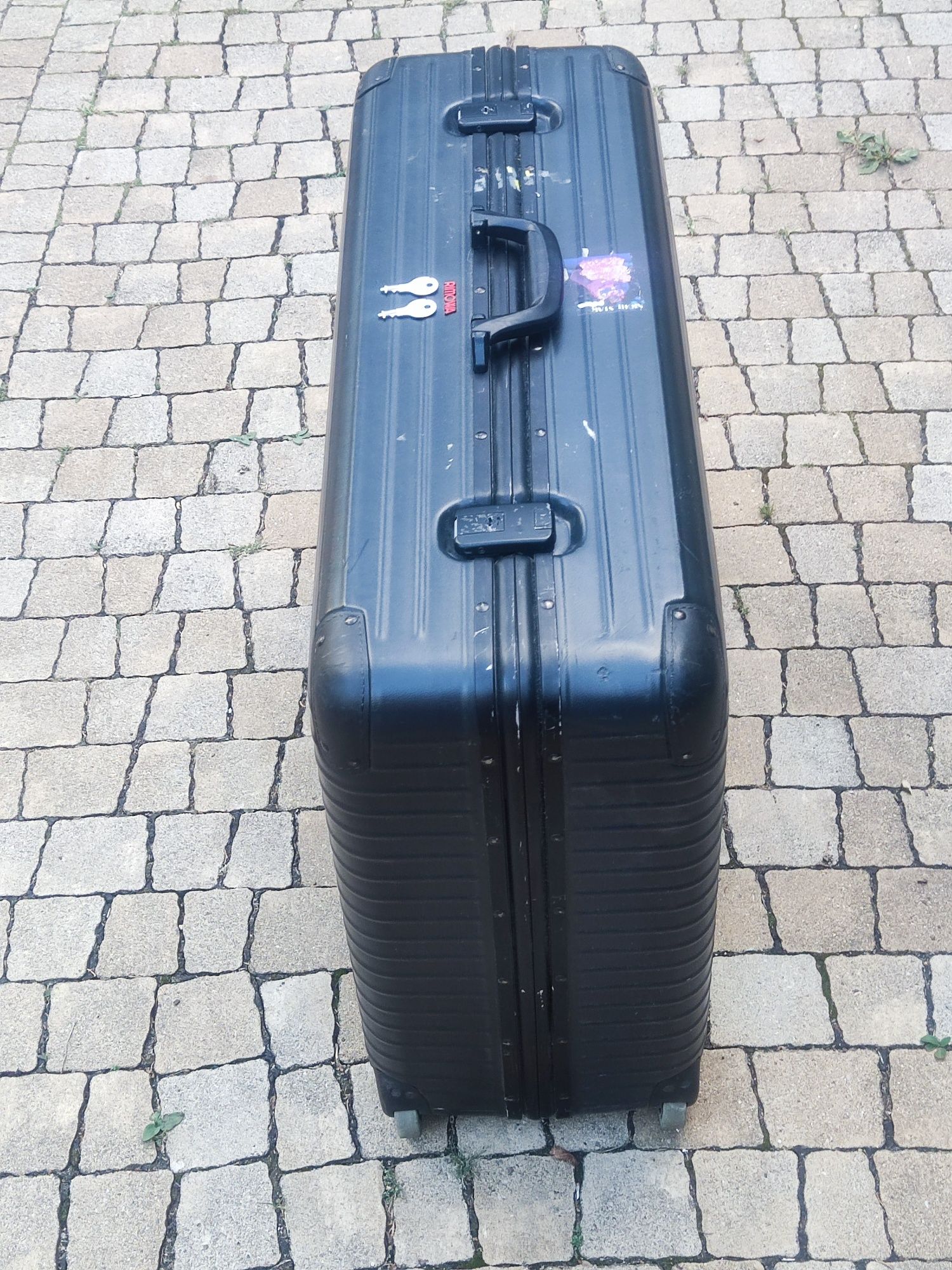 Duża walizka aluminiowa RIMOWA  z kluczykami.