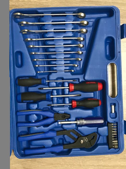 Продам Новый набор инструментов 75 ед.1/4"+1/2" KING TONY 7075MR