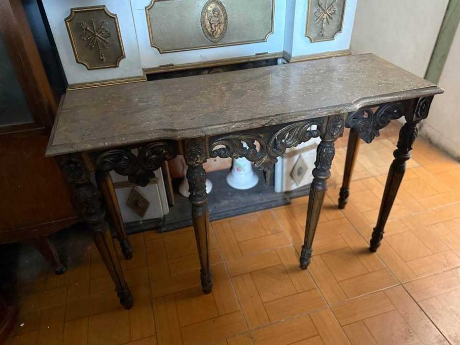 credencia em madeira e tampo de marmore