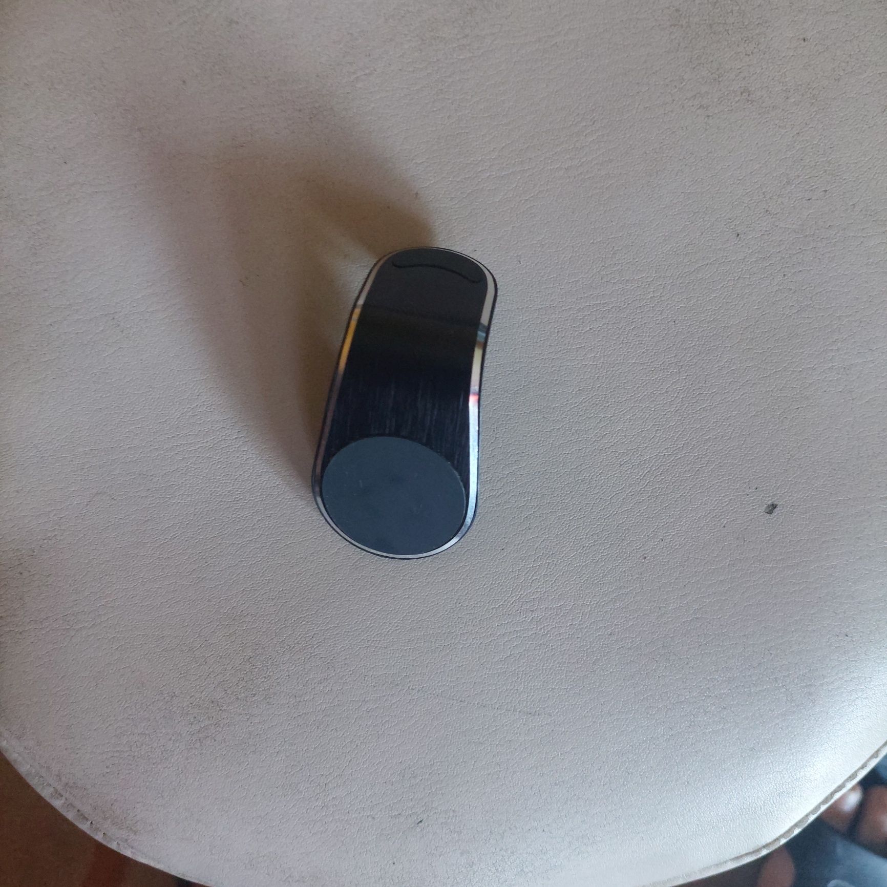 Suporte magnético para telemóvel