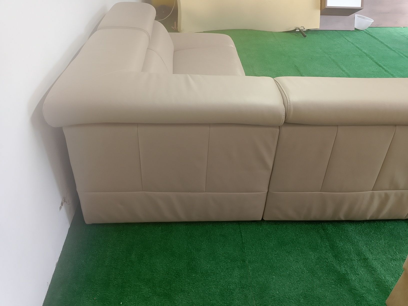 Narożnik elegantek z pojemnikiem na posciel