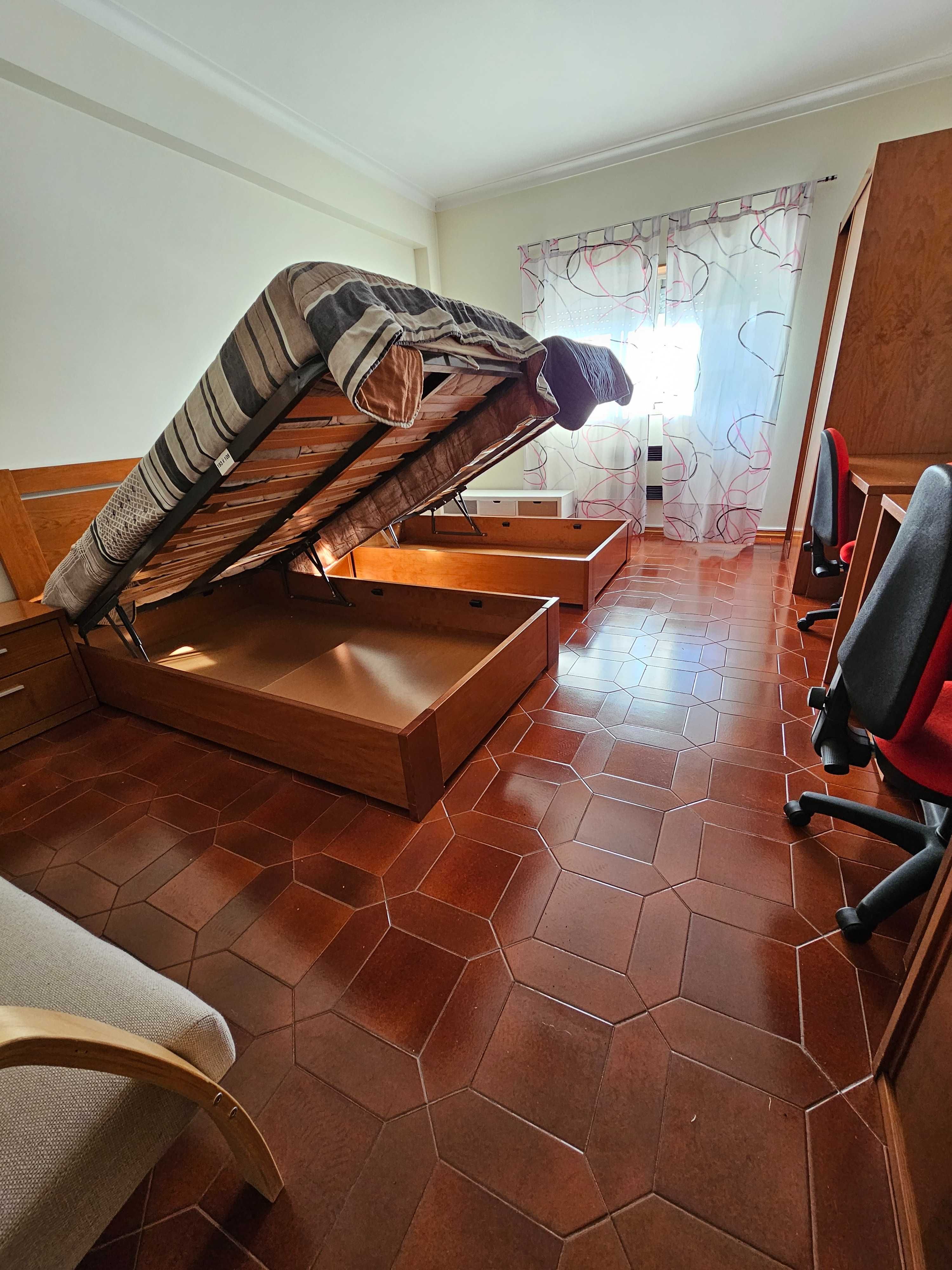 Quarto Duplo p/ 1 ou 2 pessoas (tudo incl.c/ AC) - Vale Flores (21 m2)