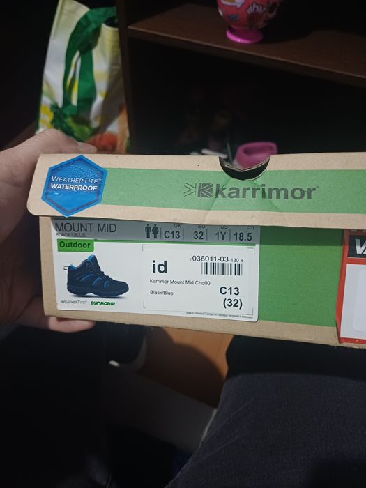 Vendo bota de caminhada e patins