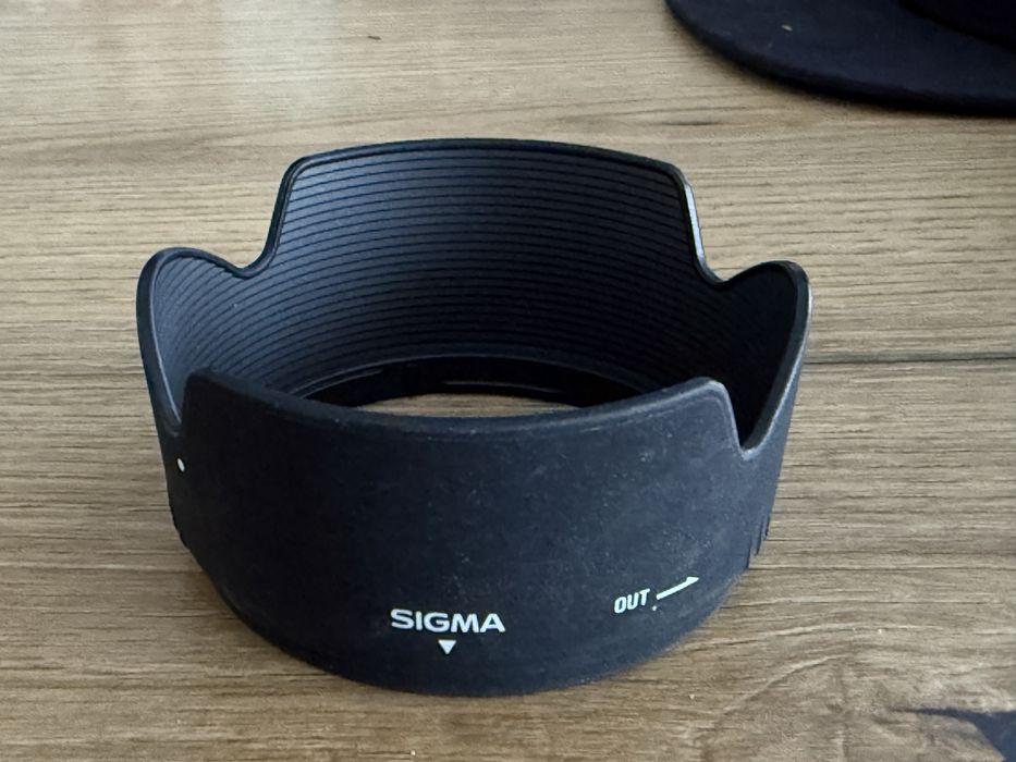 Osłona przeciwsłoneczna Sigma do 30mm f/1.4