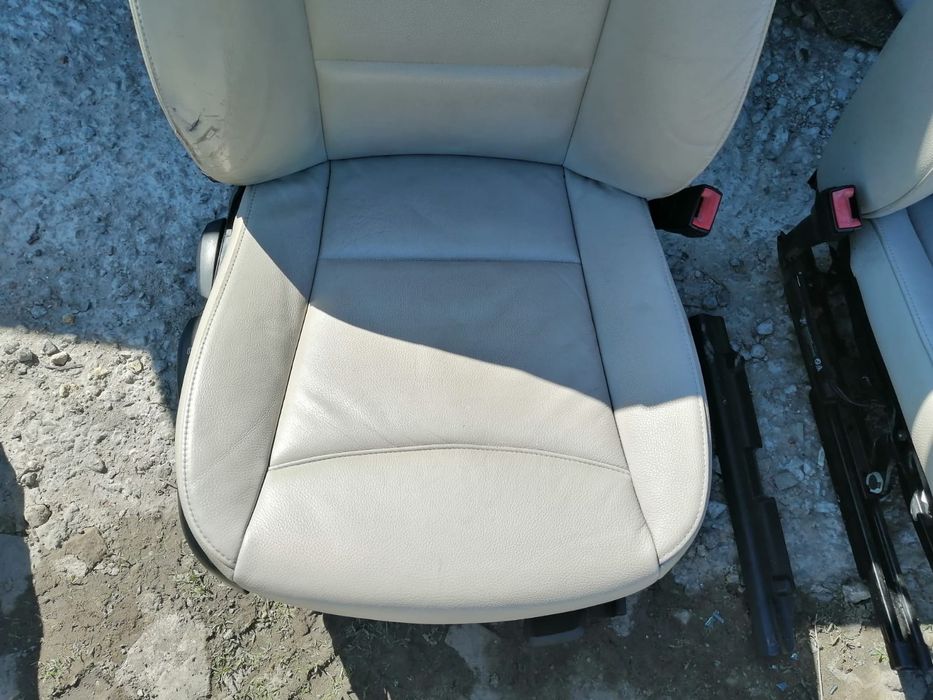 Wnętrze fotele BMW E90 kremowe beżowe Komplet
