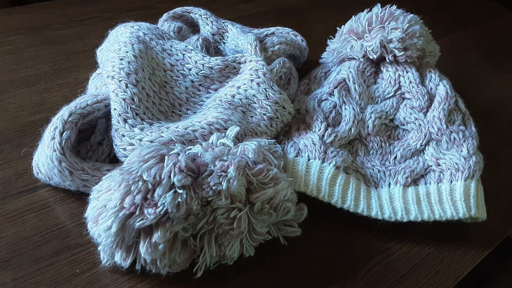 Шапка и шарф.  Зимний комплект для девочки  размер  53-55