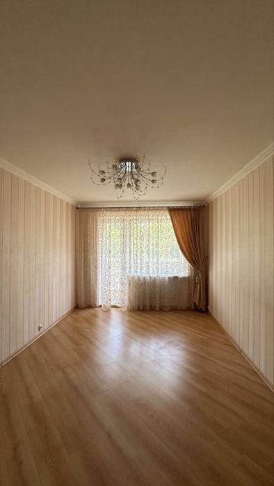 3-кімнатна квартира, 2-й поверх. Дендропарк..