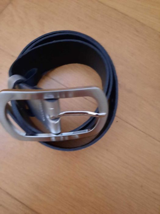 Cintos em pele e outros