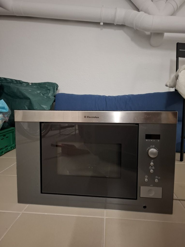 Microondas Electrolux EM817206X para peças