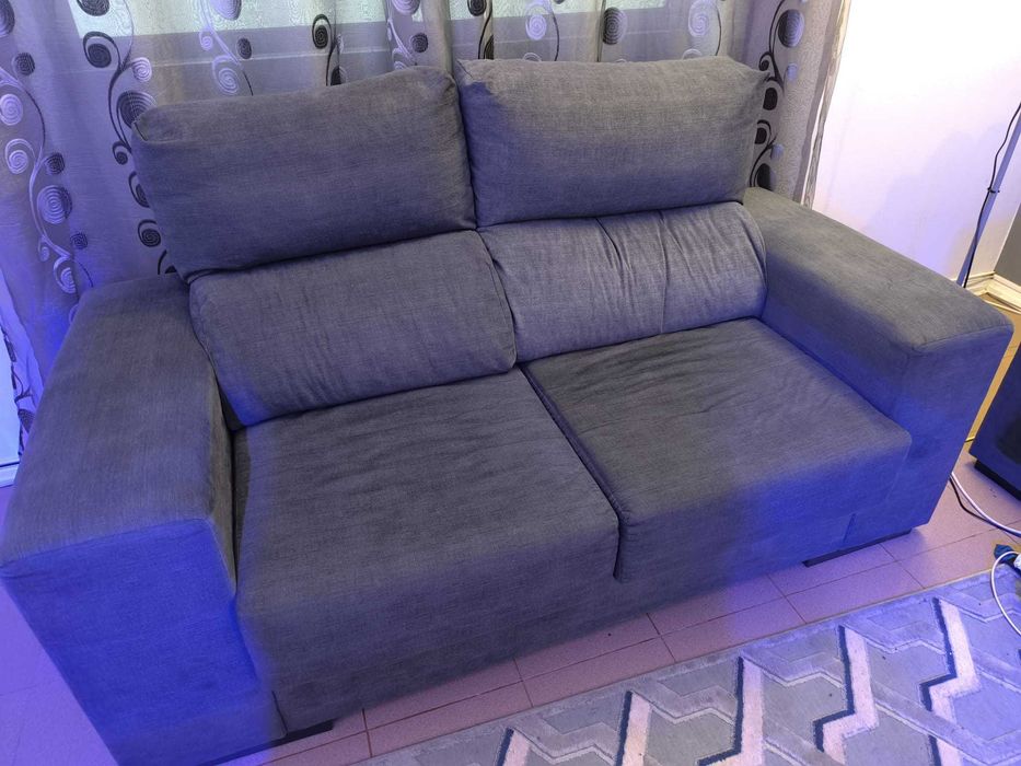 Sofá Cinzento de dois ou três lugares