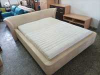 Łóżko sypialniane z materacem