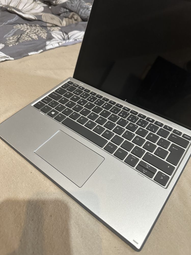 Laptop HP Elite x2 G4 12,3" Intel Core i5 8 GB / 256 GB srebrny
