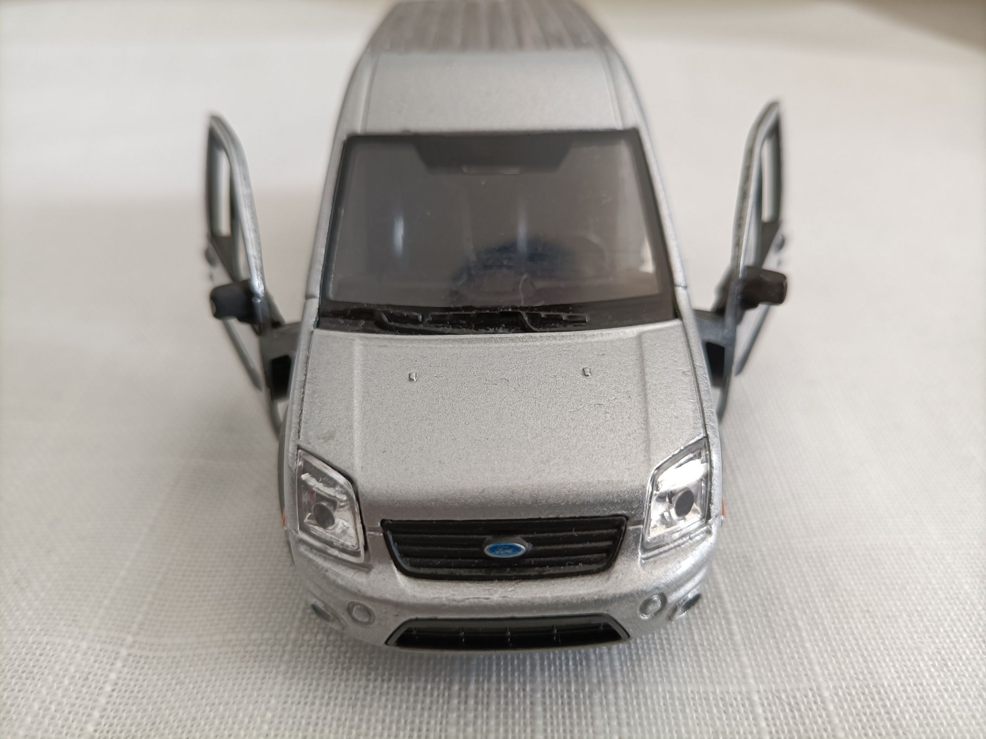 Samochód Welly 1:34 Ford Transit connet