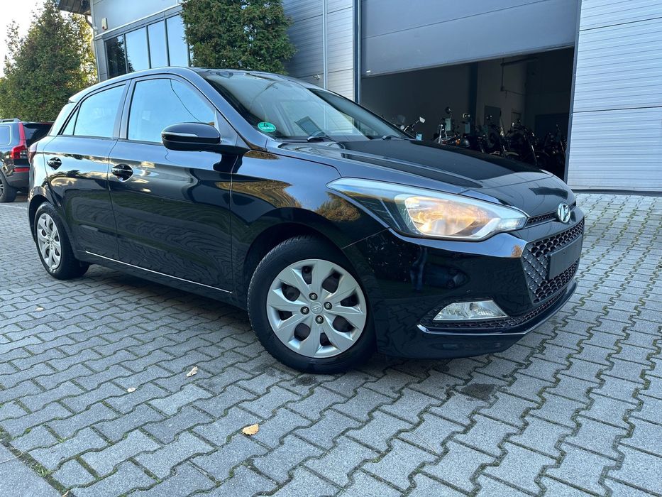 Hyundai i20 czujniki parkowania grzane fotele+kierownica