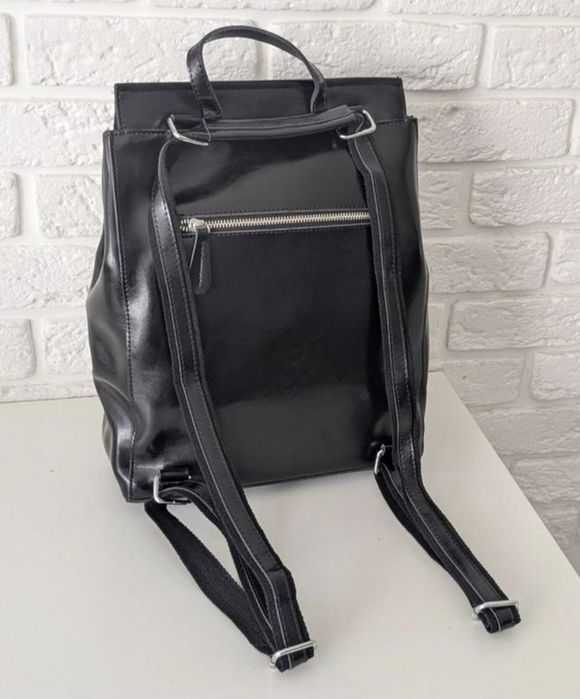 Гарний жіночий шкіряний сумка-рюкзак для формату А4 чорний