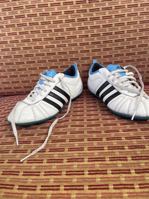 Chuteiras adidas semi novas muito pouco uso tamanho 37 , jogador Cacá