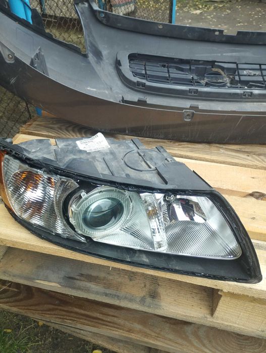 Фари передним на Вольво в 50 без стекл