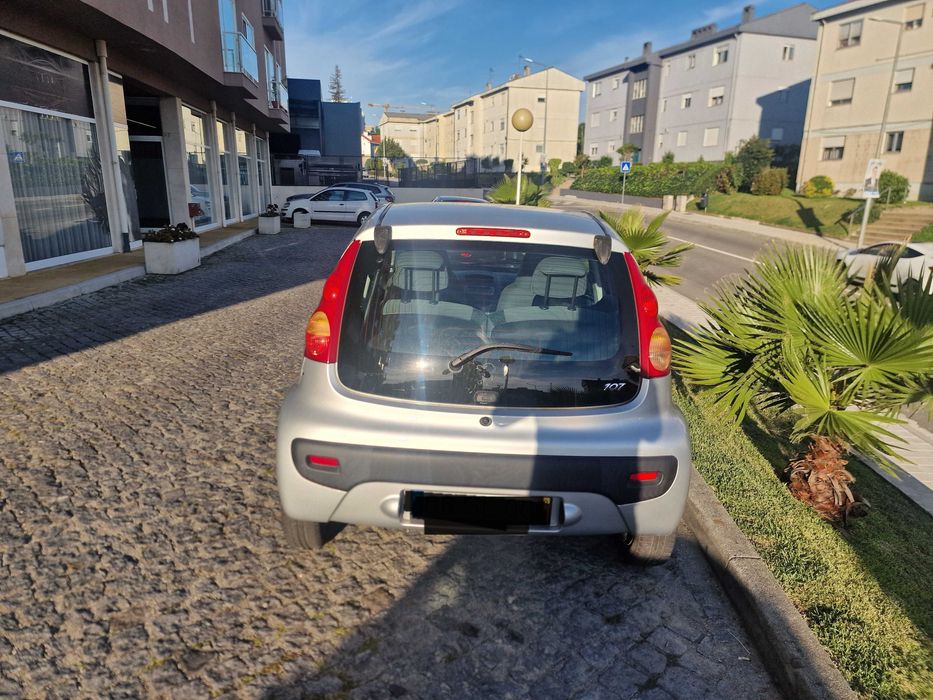 Peugeot 107 - como novo