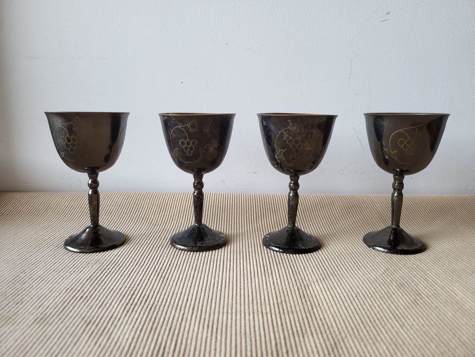 Набір елегантних рюмок