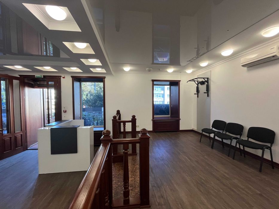 Оренда ФАСАДНОГО  приміщення 140 м., окремий вхід, Саксаганського13/42