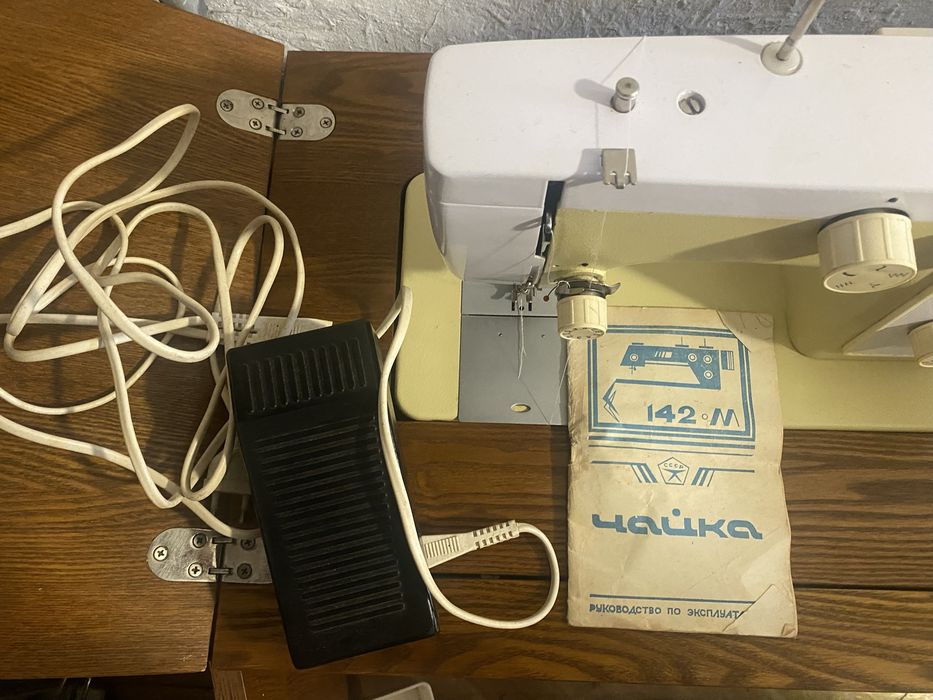 Швейна машинка Чайка 142-М