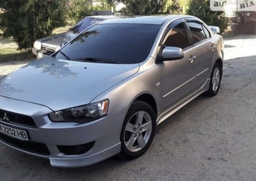 Накладки на  передний бампер Mitsubishi Lancer X 10 углы перемычка м