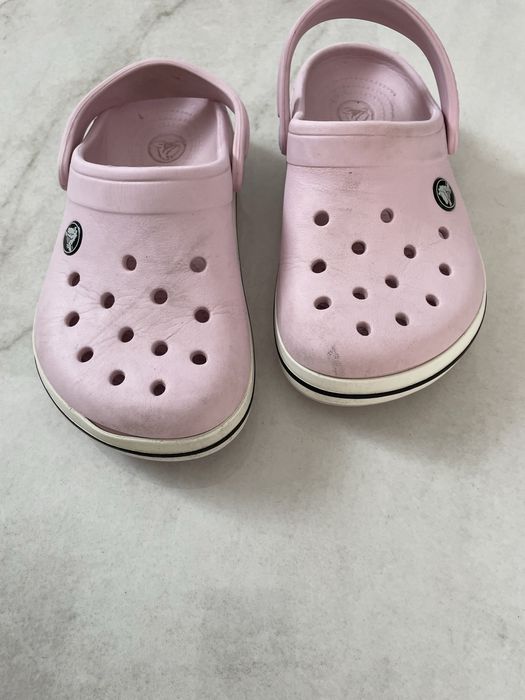 Klapki Crocs pudrowy róż dla dziewczynki