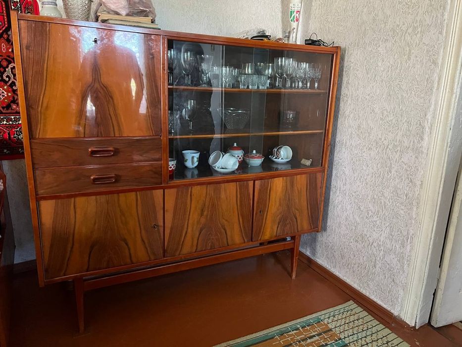 Крісло з натурального горіху вінтажне