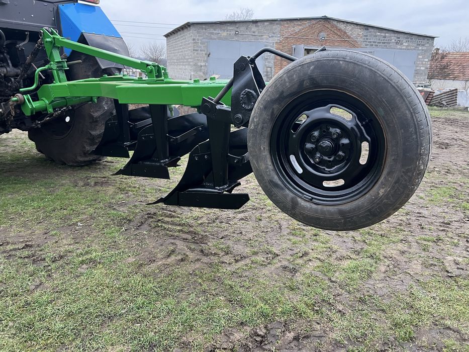 Продам плуг Бомет 3-30