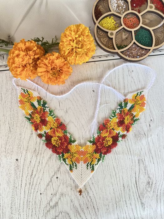 Гердан з чеського бісеру, вироби з бісеру. Кутовий гердан.