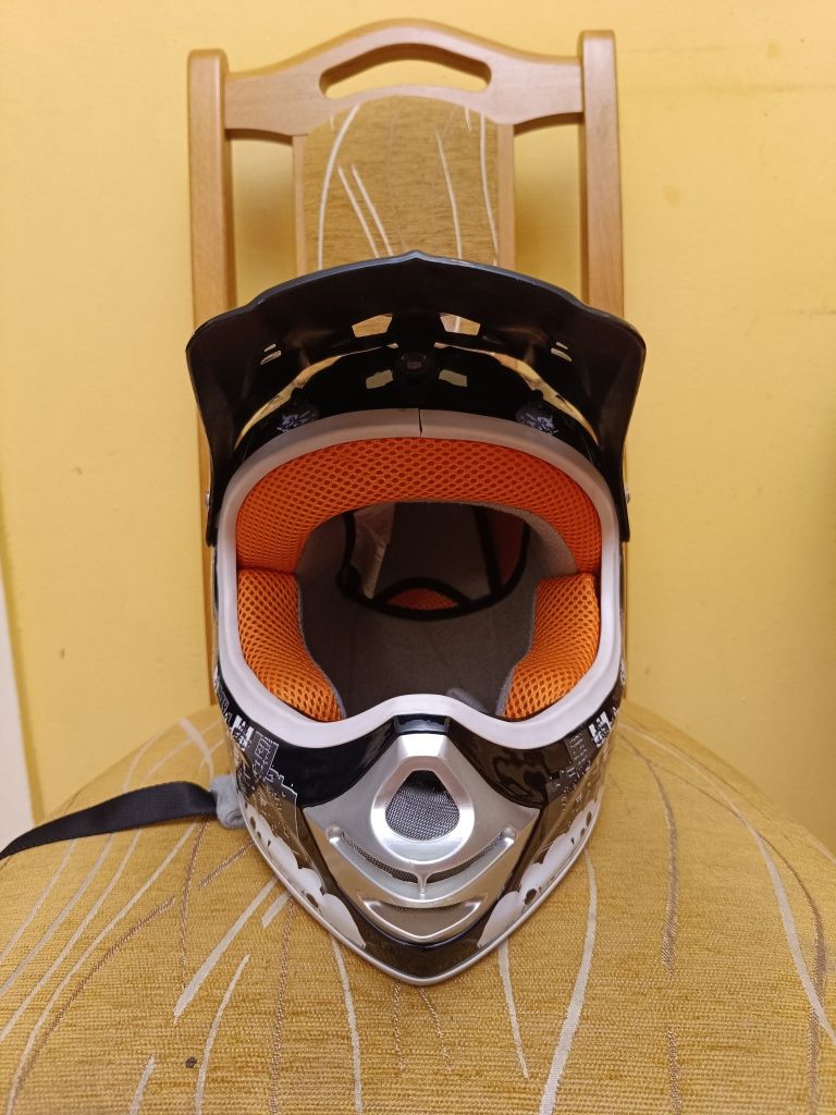 Kask BLD-819-3. Obwód głowy 50-52 cm.