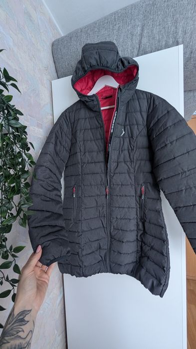 Kurtka damska Outhron puffer pikowana z kapturem zimowa kolor grafitow