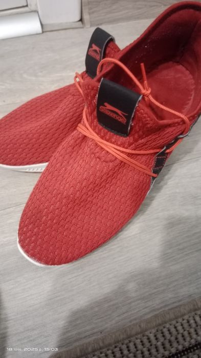 Продам красовки 42р