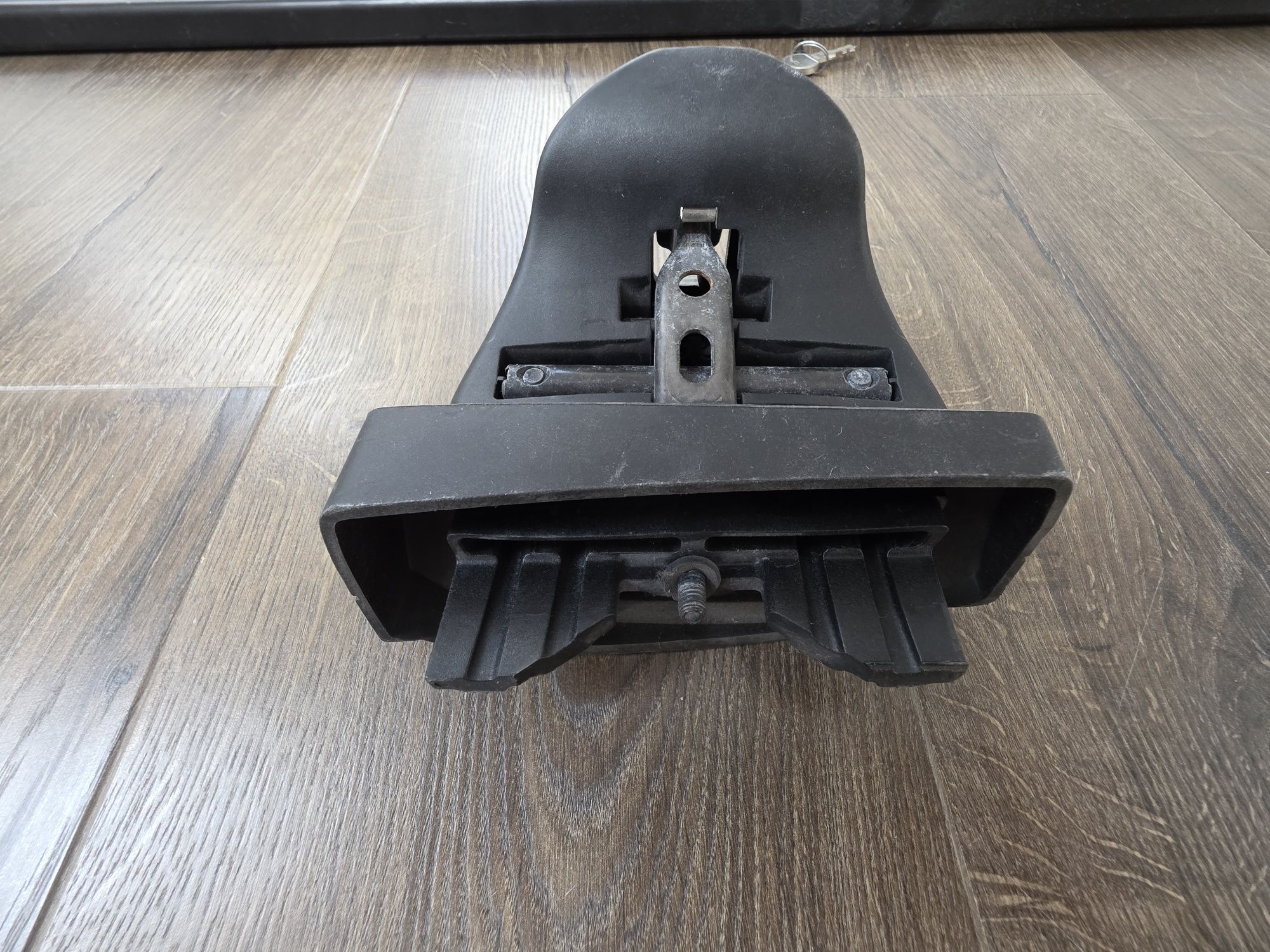 Thule stopy 753/460 ( Fixpoint 710700 )  oraz SquareBar