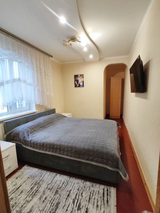 Продаж 3 кімнатної квартири на Київській