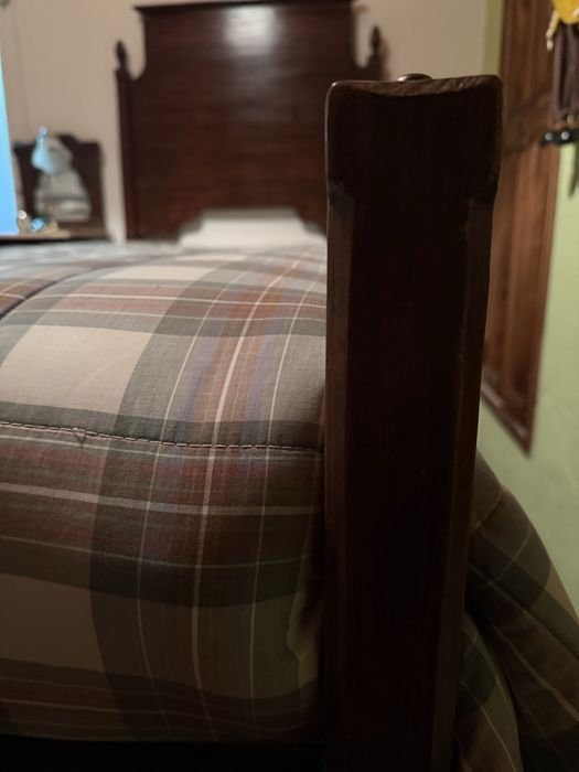 Cama de madeira maciça vintage – solteiro, com colchão
