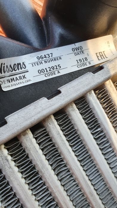 Інтеркулер NISSENS радиатор пежо 508 1.6 hdi 96437