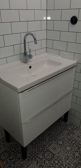 Szafka łazienkowa 80cm z umywalką i baterią