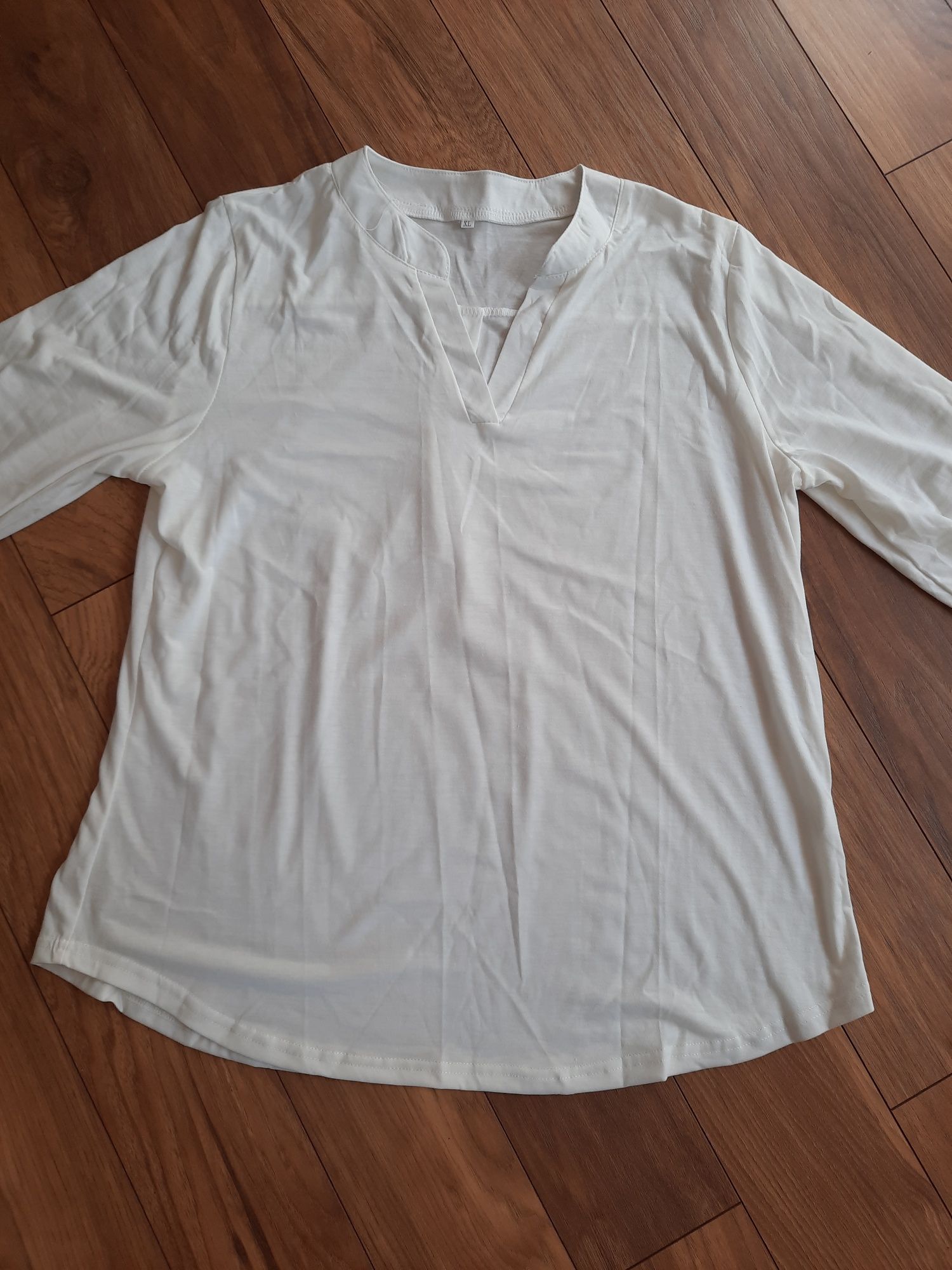 Nowa elegancka bluzka