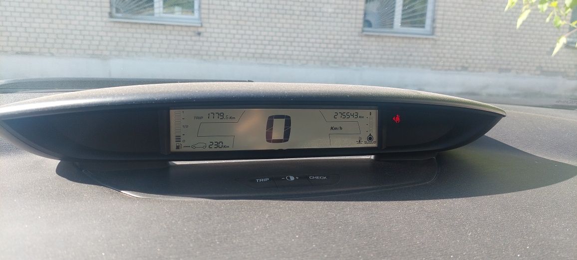 Экономный Citroen c4 1.6 дизель/ 3 двері