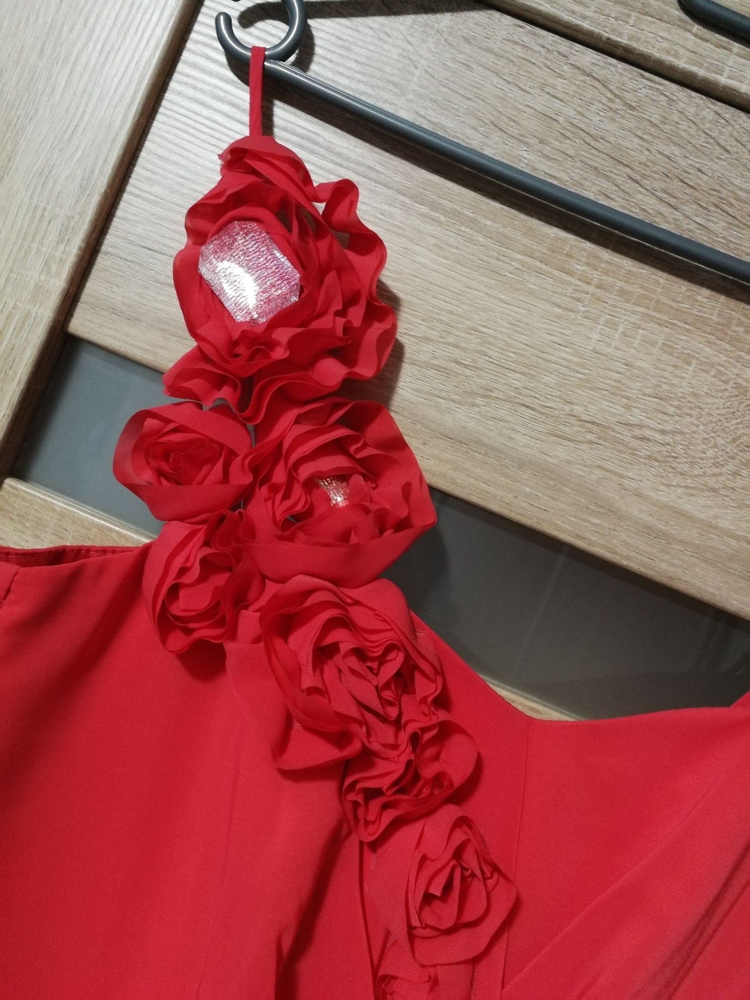 Zwiewna sukienka z dekoracyjnym ramiączkiem, Urtex Fashion House, 40