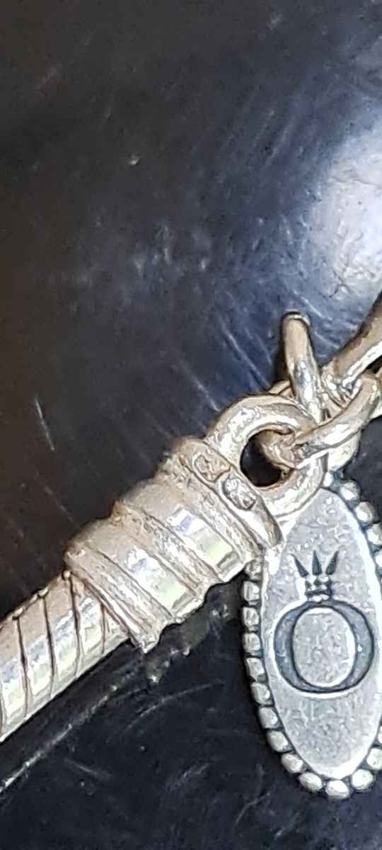 Fio gargantilha Pandora em prata.